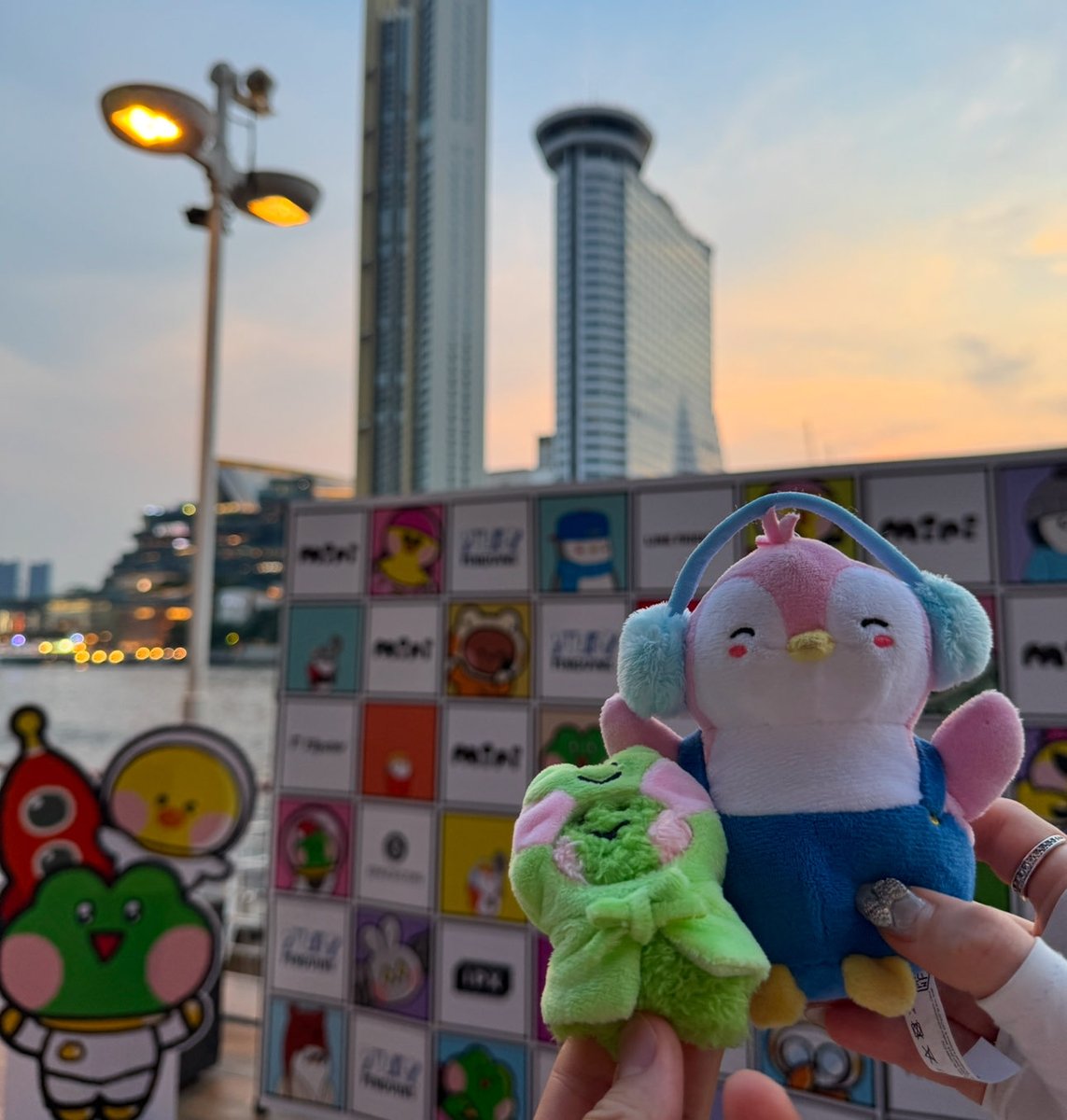 mini_cto's tweet image. ✧*。airdrop code for 5 hoomans 🪂(48h)₊˚⊹  

1. rt +tag your friends (｡･ω･｡)ﾉ♡ 

2. comment what animal for next minini universe game! 

✧･ﾟ: * new minini universe game soon *:･ﾟ✧