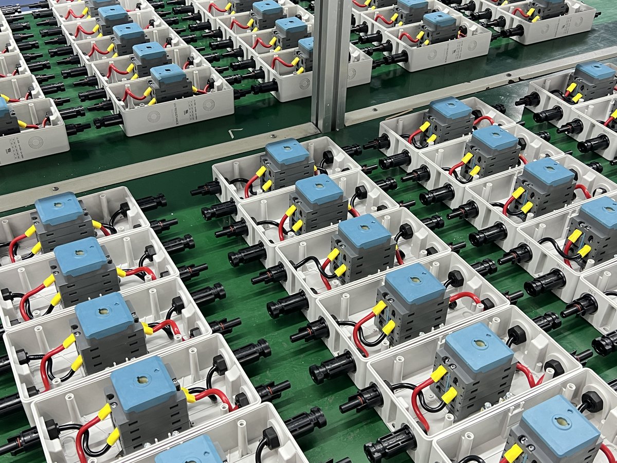 grace_aswich's tweet image. 🔥 【EDS6 EL Series DC Isolator Switch – Guardian for Solar Rooftop Systems】
#SolarEnergy #DCSwitch #PhotovoltaicSystems #ULCertified #IP66 #IK10 #RenewableEnergy #SolarSafety #ONCCY #EnergyInnovation #ExtremeDurability