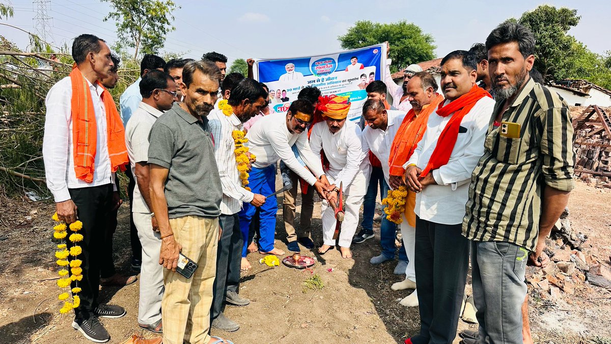 Ghanshyambjp169's tweet image. कालापीपल के ग्राम राघोखेड़ी में कुरावर रोड से राघोखेड़ी तक सड़क निर्माण कार्य का भूमि पूजन किया। 

हमारा उद्देश्य है कि हमारे क्षेत्र के लोगों को बेहतर सुविधाएं मिलें और उनकी जीवनशैली में सुधार हो। मुझे उम्मीद है कि यह परियोजना हमारे क्षेत्र को एक नई दिशा देगी।

 #कालापीपल…