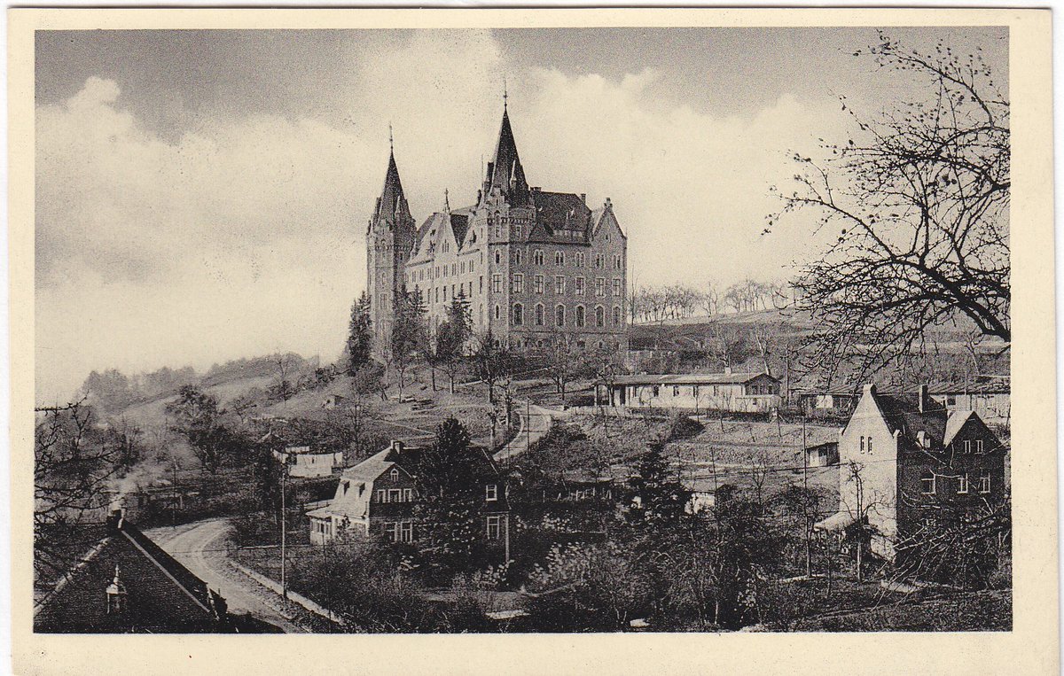 "W Berglager i Stadtlager - dzieje polskich jeńców wojennych w Oflagu XII A #Hadamar" to tytuł artykułu dr. Kamila Webera z #CMJW, opublikowanego w najnowszym tomie „Roczników Dziejów Społecznych i Gospodarczych”.

Link: bit.ly/447mpD8

Zachęcamy do lektury!