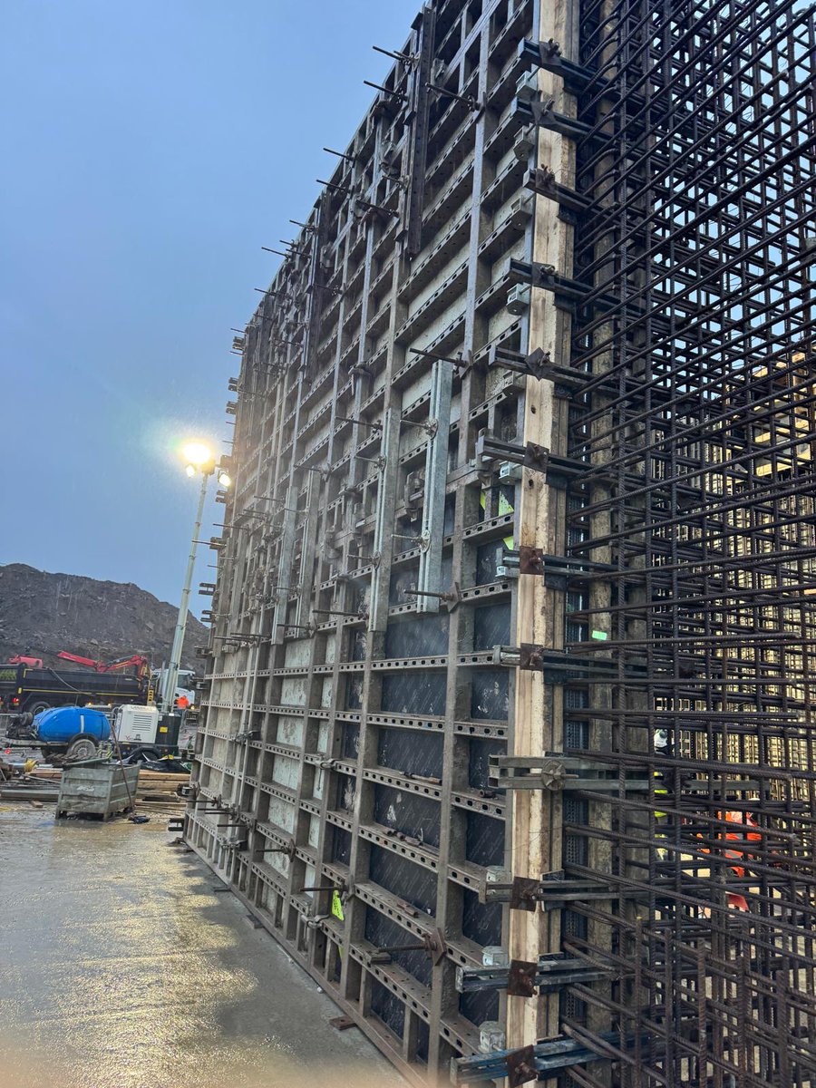 FormworkDirect's tweet image. 🚧 FD MAX at work in Blackpool!
Our in-house designed panel system is flying on-site — with 3m, 5m & 7m retaining walls poured in a single hit 💪
🚨 New FD MAX T120 3.3m now available — want to be the first to use it?
📞 0151 532 0179
🌐 formworkdirect.co.uk
#Formwork