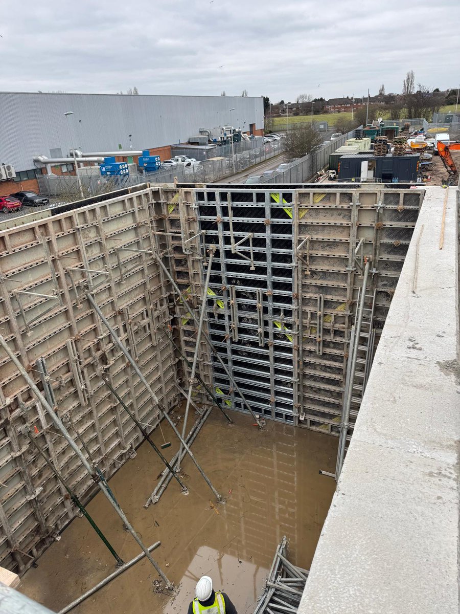 FormworkDirect's tweet image. 🚧 FD MAX at work in Blackpool!
Our in-house designed panel system is flying on-site — with 3m, 5m & 7m retaining walls poured in a single hit 💪
🚨 New FD MAX T120 3.3m now available — want to be the first to use it?
📞 0151 532 0179
🌐 formworkdirect.co.uk
#Formwork