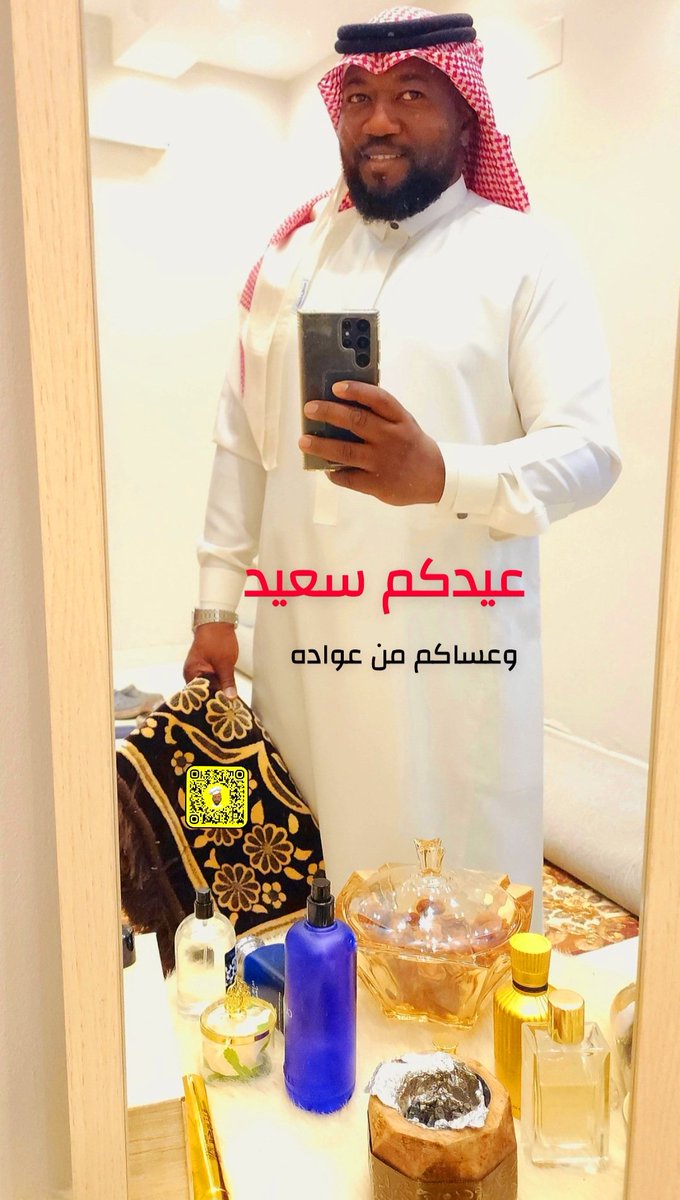 aboudalmakke's tweet photo. ما العيد يا سعيد؟
العيد نغمة فرح تقرع القلوب
هو إشراقةُ وجهٍ باسم
 وضحكةُ قلبٍ امتلأ بالسرور ...

العيد أن تحيا اللحظة بين من تحب
أن تتعانق الأرواح قبل الأيادي 
وأن تزهر بيوتُنا بالزيارات
أن نتبادل التهاني والتبريكات

العيد دعوة
" تقبل الله منا ومنكم "

عيدكم فطرٌ مبارك https://t.co/CXlL9KAfhT