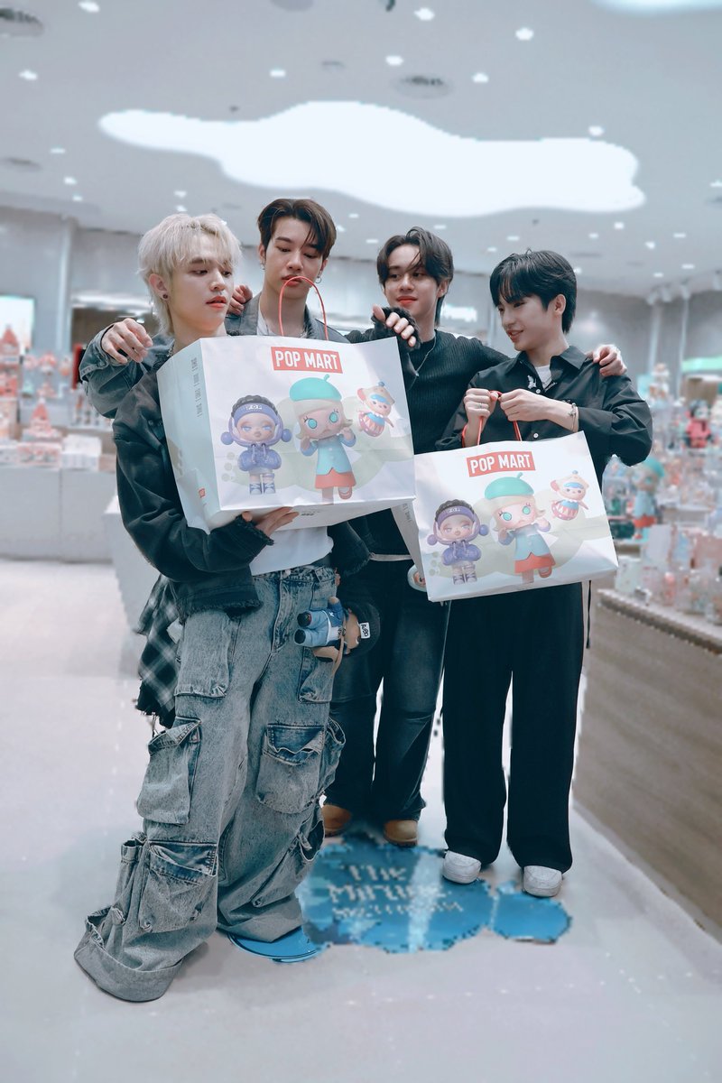 Chin_KameJesse's tweet image. 🛍️ w/ @HOWLS_OFFICIAL 

#POPMARTxHOWLS

#POPMARTTH #POPMARTTHAILAND
#POPMARTCENTRALWESTGATE

@Jamesnagon #JamesNA 
@wan_ksda #WanKSDA
@terk_ntw  #TerkNTW
@tonhon_yp #TonhonYP
@bb_metas #BBMetas