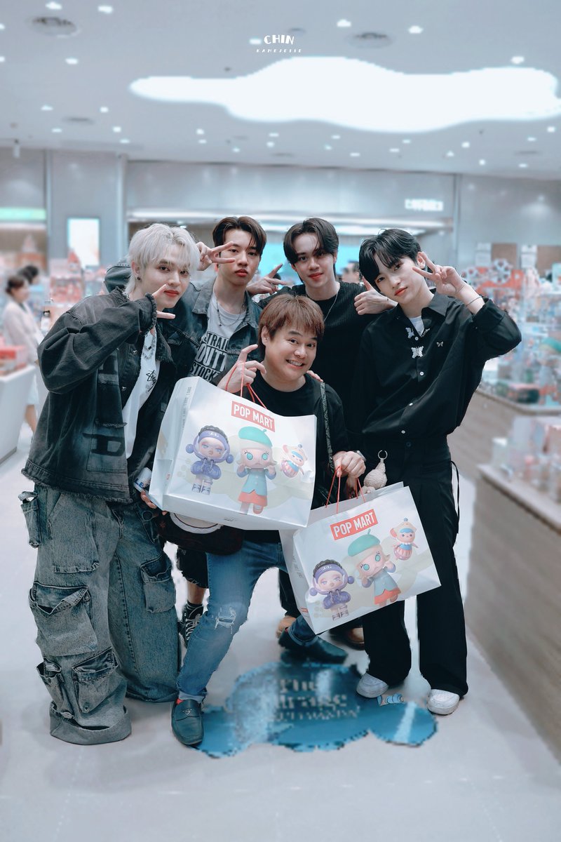 Chin_KameJesse's tweet image. 🛍️ w/ @HOWLS_OFFICIAL 

#POPMARTxHOWLS

#POPMARTTH #POPMARTTHAILAND
#POPMARTCENTRALWESTGATE

@Jamesnagon #JamesNA 
@wan_ksda #WanKSDA
@terk_ntw  #TerkNTW
@tonhon_yp #TonhonYP
@bb_metas #BBMetas