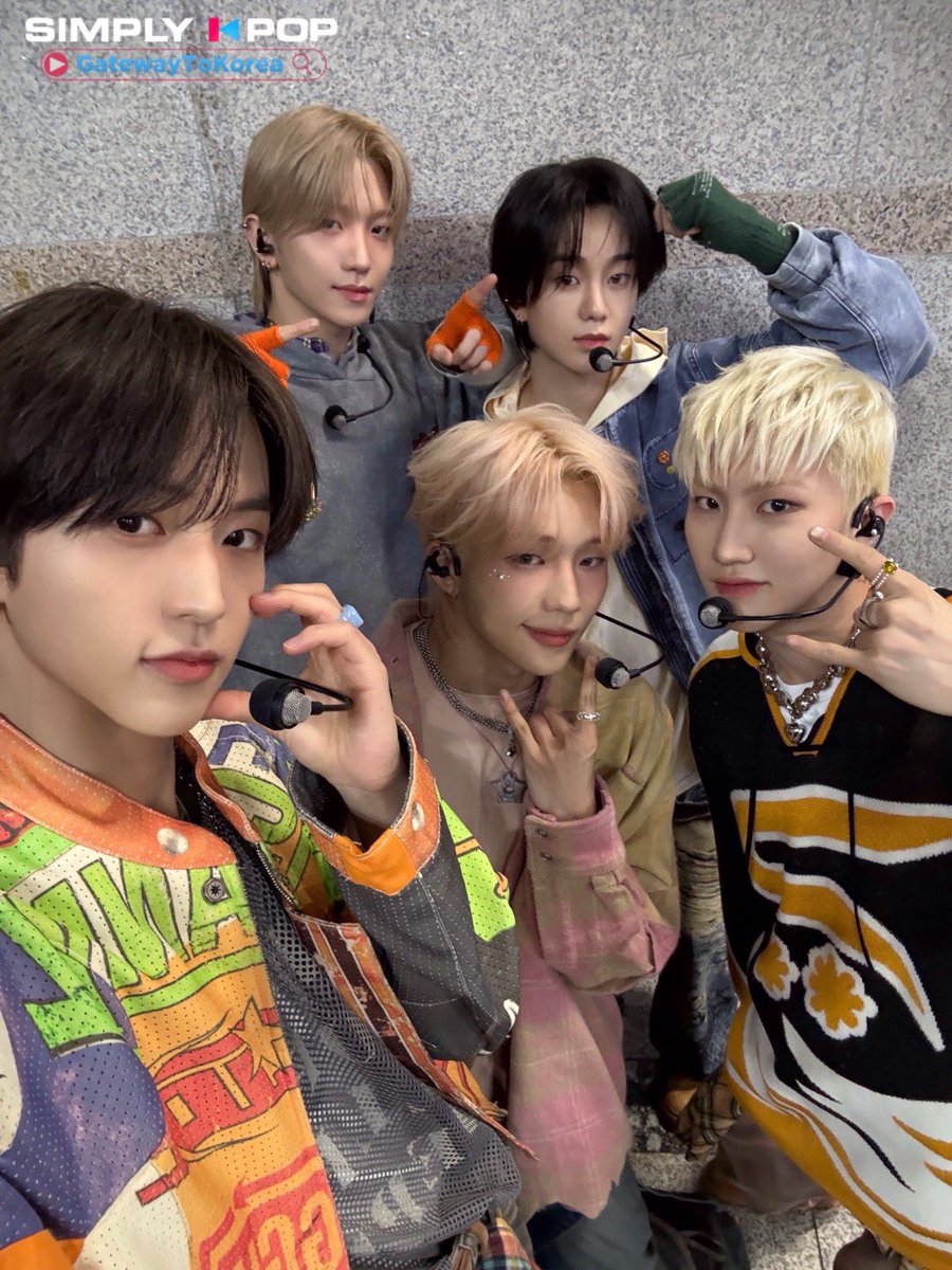_Simplykpop's tweet photo. 아 진짜 TNX 때문에 미쳐버리겠다 😍
TNX를 안 좋아하는 진짜 답이 뭐야 ⁉️
이번 주, 심플리에서 볼 수 있는
TNX만의 재치 있는 사랑 고백 💌
놓치지 마세요!!
#TNX #아_진짜? #For_Real?
#SimplyKPop #심플리케이팝 https://t.co/Pf49qDjsWP