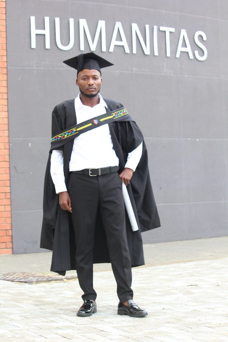 Sir_Lovelock's tweet photo. Sir Lovelock is finally a graduate !!! #AcademicExcellence #CUTAlumni ๐จ๐พโ๐๐โค๏ธ๐ฅ https://t.co/sHNYHVb2kM