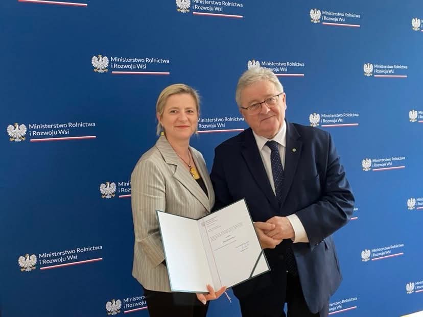 Politechnika Rzeszowska im. Ignacego Łukasiewicza (@politechnikarz) on Twitter photo Dr inż. Bożena Kusz z #PolitechnikaRzeszowska została powołana do Rady Kobiet w Rolnictwie działającej przy <a href="/MRiRW_GOV_PL/">Ministerstwo Rolnictwa i Rozwoju Wsi</a> 🙂👏
➡️prz.edu.pl/uczelnia/aktua…
#PRz #Rzeszów
fot. B. Kusz Dr inż. Bożena Kusz z #PolitechnikaRzeszowska została powołana do Rady Kobiet w Rolnictwie działającej przy <a href="/MRiRW_GOV_PL/">Ministerstwo Rolnictwa i Rozwoju Wsi</a> 🙂👏
➡️prz.edu.pl/uczelnia/aktua…
#PRz #Rzeszów
fot. B. Kusz