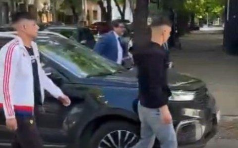 Hechosanderecho's tweet photo. #laplata #tobar Los hijos del referente de la UOCRA, detenidos por el incidente en el hospital San Roque de Gonnet, fueron indagados ayer por el fiscal Gonzalo Petit Bosnic. Rodrigo habló, dijo que del acto en Plaza San Martín se fue al local de la juventud sindical, plantando coartada de su no participación en el hecho, mientras que su hermano Santiago se mantuvo en silencio.