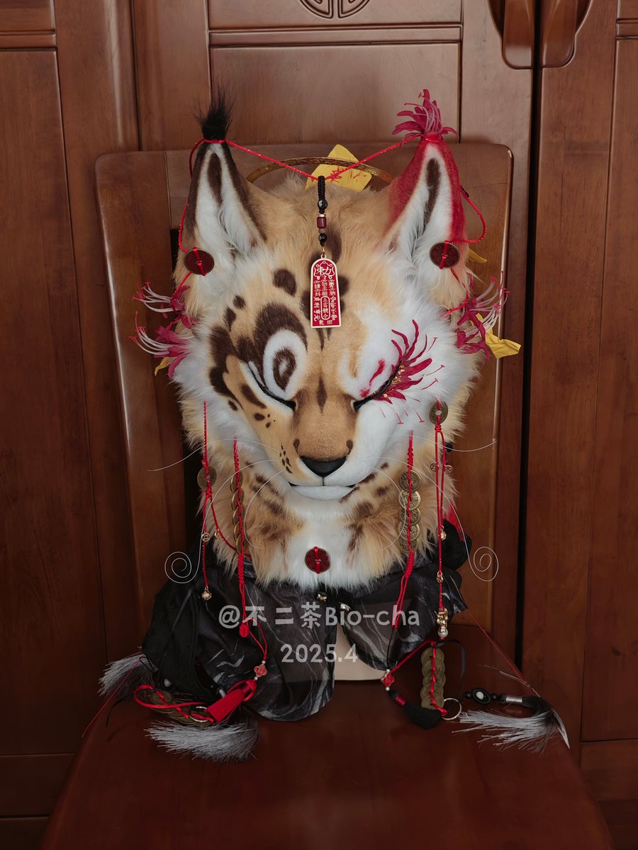 Open your mouth
#fursuit #furry