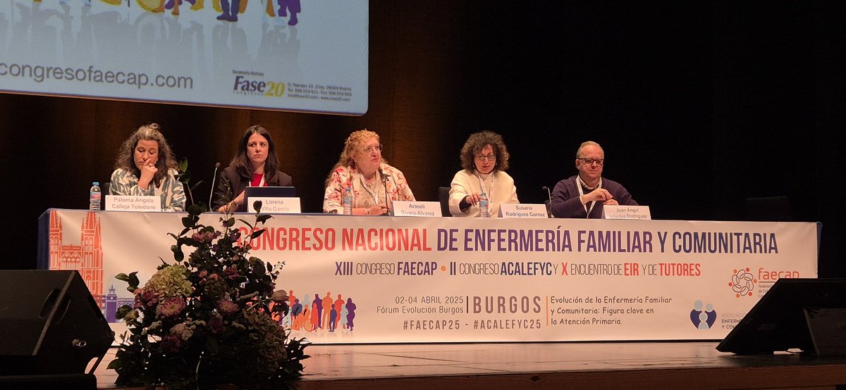 Mesa #liderazgo #enfermeras en la GDemanda #faecap25 #acalefyc25 Modera <a href="/AraRivera_/">Ara Rivera</a> <a href="/semap_/">SEMAP</a> Brillante <a href="/lore_efyc/">Lorena Villa García</a> Valorar los distintos roles enfermeros:EFyC,doctoras,generalista,fomentar identidad colectiva uso marcos enfermeros,reconocimiento,economía de la salud,⬆️resultados 👏🏻