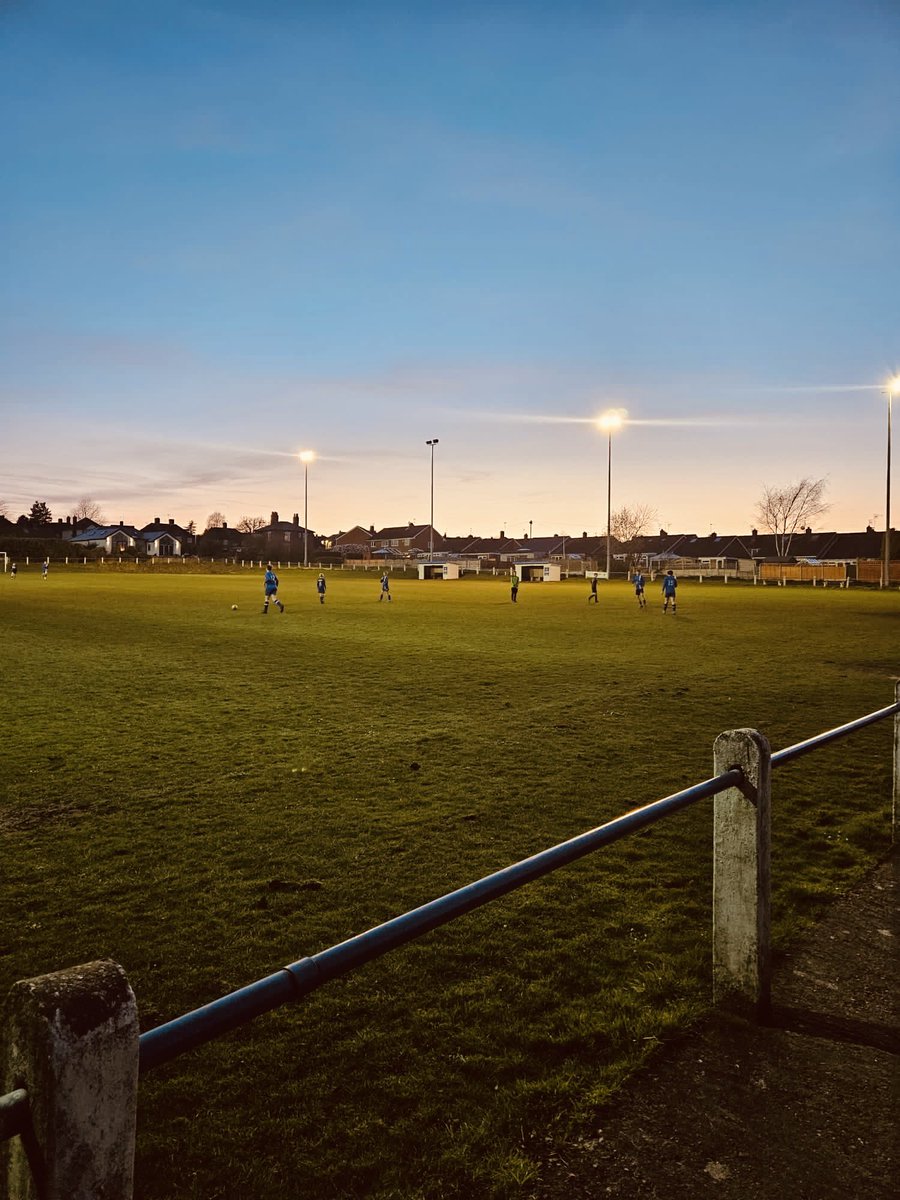 Matt_Jones7's tweet image. CPD Workshop for coaches across @ShropshireFA focused on ‘Coaching & Engaging 12-16 year olds’:
🔢 4 Corner adolescent considerations
💻 Life for a modern teenager
⚽️ Game based approach
👀 Coach observations
Thank you to @AFCBridgnorth for hosting with great hospitality 🙏🏻