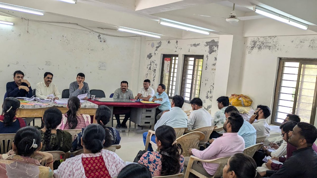 આજરોજ તાલુકા પંચાયત પાટણની મુલાકાત લેવામાં આવી. કર્મચારીઓ, તલાટી કમ મંત્રીશ્રીઓની બેઠક યોજી નવીન આકારણી, પંચાયત,મહેસુલી વેરા વસુલાત, નાણાપંચ તેમજ અન્ય યોજનાઓના વિકાસ કામો,PMAY (G) આવાસ નવીન સર્વે, સહાય ચૂકવણા, SBM વગેરે યોજનાઓની સમીક્ષા કરી જરૂરી સૂચના આપી.<a href="/CMOGuj/">CMO Gujarat</a> <a href="/InfoGujarat/">Gujarat Information</a>