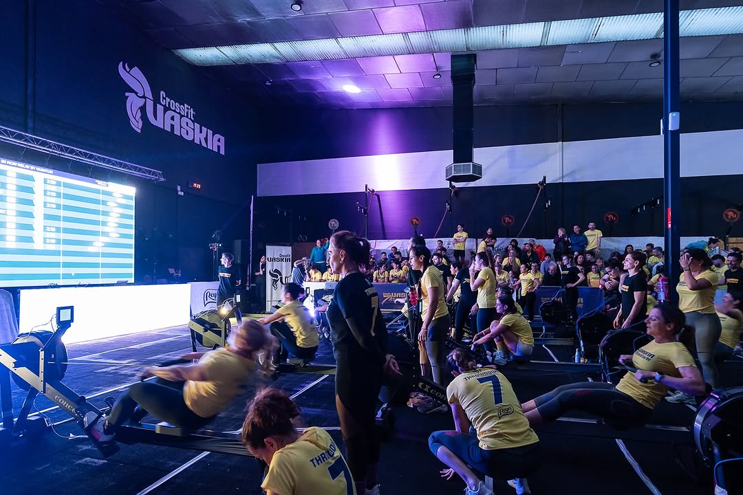 Concept2Espana's tweet image. Competición indoor con el software ErgRace de Concept2 en Crossfit Vaskia.
Sólo necesitas unos Monitores de Rendimiento PM5, un ordenador, unos cables y una pantalla.
+info: lnk.bio/concept2_esp 
#ErgRace #VermontC2 #Concept2España