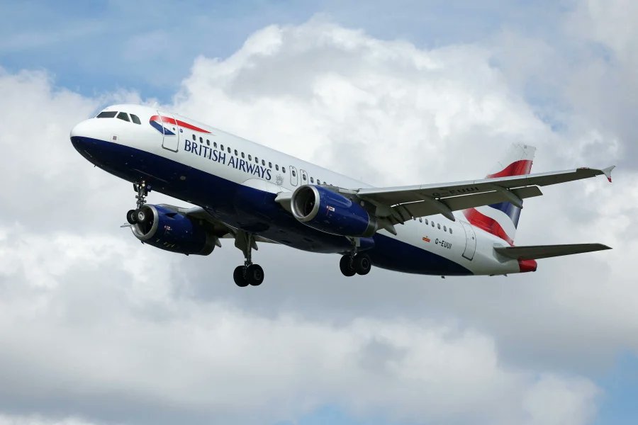 UK in Malaysia🇬🇧 (@ukinmalaysia) on Twitter photo Selamat datang <a href="/British_Airways/">British Airways</a>!
BA Flight 33 landed in #KL from #London <a href="/HeathrowAirport/">Heathrow Airport</a> yesterday marking the restart of daily flights between 🇬🇧🛬🇲🇾 once again.
Acting HC <a href="/dwallace_KL/">David Wallace</a> joined <a href="/MOTMalaysia/">Kementerian Pengangkutan Malaysia</a> Minister <a href="/anthonyloke/">Loke Siew Fook</a> to welcome the passengers and crew to #Malaysia. Selamat datang <a href="/British_Airways/">British Airways</a>!
BA Flight 33 landed in #KL from #London <a href="/HeathrowAirport/">Heathrow Airport</a> yesterday marking the restart of daily flights between 🇬🇧🛬🇲🇾 once again.
Acting HC <a href="/dwallace_KL/">David Wallace</a> joined <a href="/MOTMalaysia/">Kementerian Pengangkutan Malaysia</a> Minister <a href="/anthonyloke/">Loke Siew Fook</a> to welcome the passengers and crew to #Malaysia.
