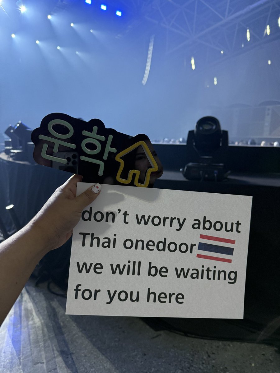 taesanwon's tweet photo. The sign                            The reaction https://t.co/wmhzz3jTwO