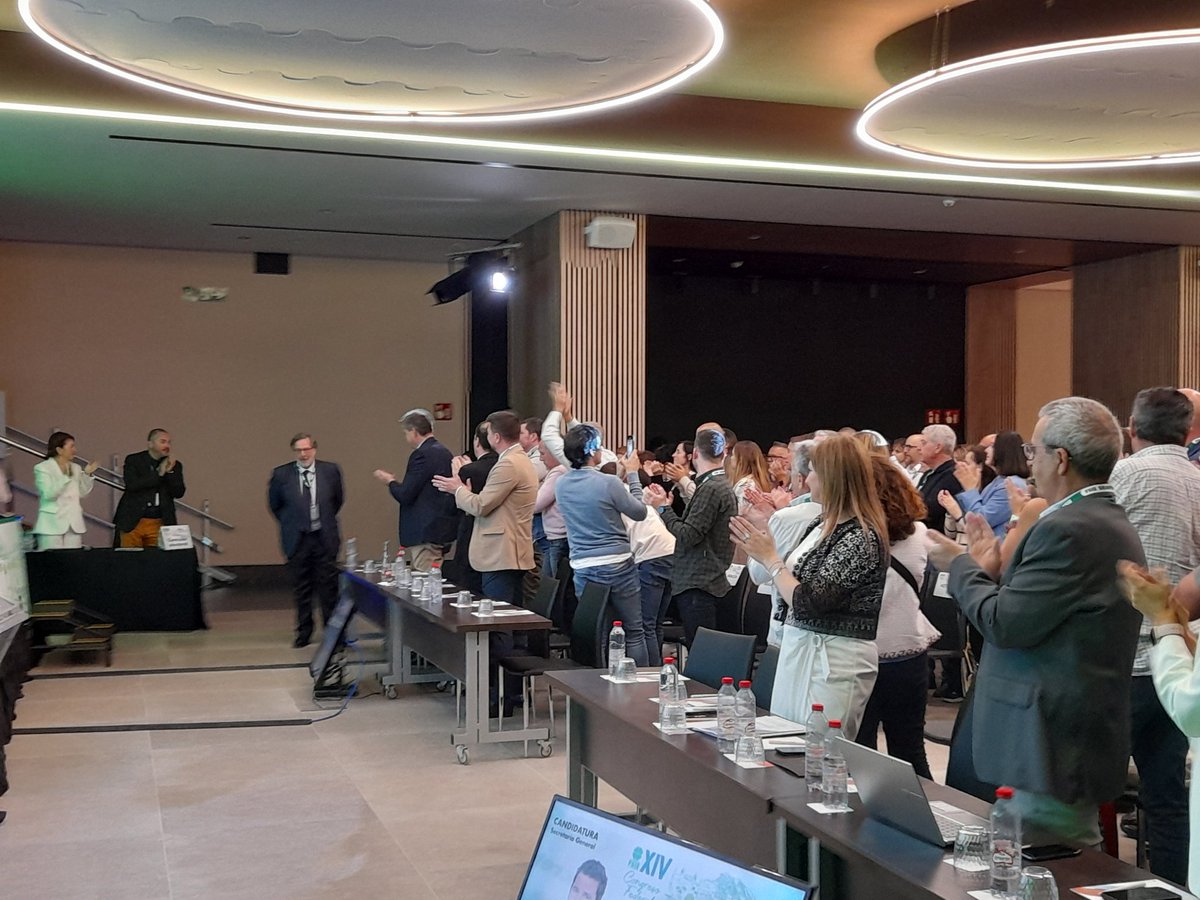 Gran ovación a Jesús Pueyo, hasta hoy secretario general de FSIE, por todo lo aportado durante tantos años. Enrique Ríos, nuevo secretario general, agradece su compromiso y trabajo, su confianza en la nueva Secretaría Gral. y reconoce que todos podemos aprender mucho de él
