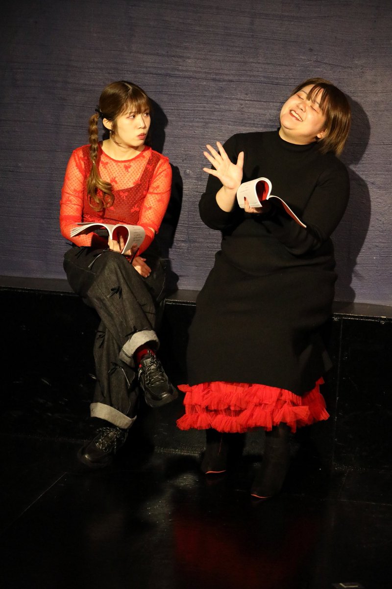 akari_baba_68's tweet photo. 上出さん(@aya_kamide) が場当たりやゲネ、空き時間などで写真を撮ってくれました✨
お芝居してる時の写真を見るのはなんだか新鮮です😌🫧
素敵な写真が沢山あったのでちょっと多いけど…!
これでも頑張って選びました🐶🌟笑
あと私めっちゃ楽しそう😂✨
#Reeead #東京VATS https://t.co/DgjhA418vH