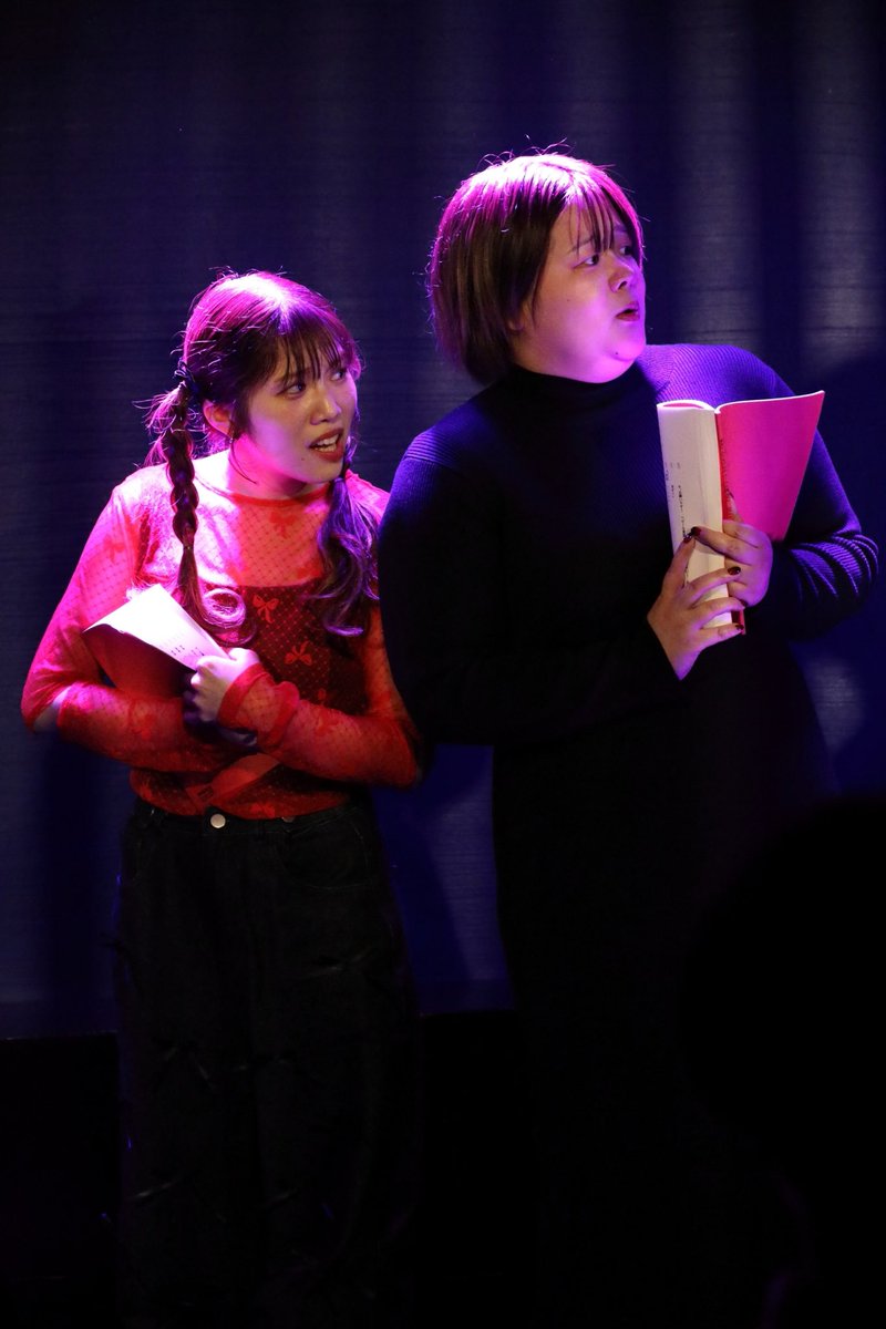 akari_baba_68's tweet photo. 上出さん(@aya_kamide) が場当たりやゲネ、空き時間などで写真を撮ってくれました✨
お芝居してる時の写真を見るのはなんだか新鮮です😌🫧
素敵な写真が沢山あったのでちょっと多いけど…!
これでも頑張って選びました🐶🌟笑
あと私めっちゃ楽しそう😂✨
#Reeead #東京VATS https://t.co/DgjhA418vH