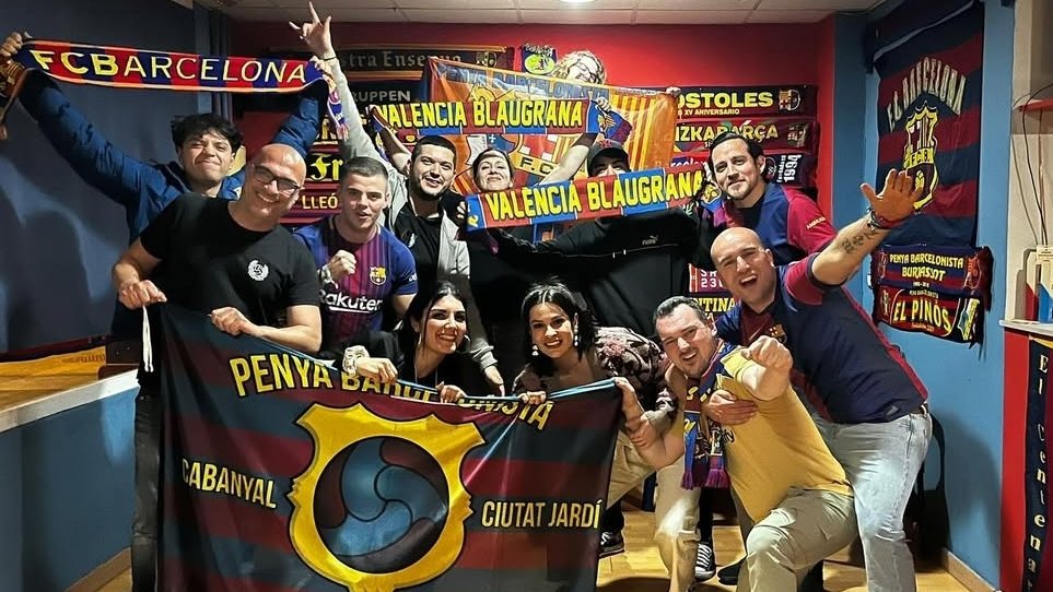 Confederació Penyes FC Barcelona (@confepenyesfcb) on Twitter photo <a href="/P_B_London/">Penya Blaugrana London</a> <a href="/BCFANSOfficial/">Barcelona Cairo Fans</a> <a href="/PenyaBHabana/">Peña Barcelonista de la Habana</a> <a href="/PenyaSantiago/">Penya Barcelonista de Santiago de Chile</a> 😏 Any plans for 26 April?
✈️ Seville, here we go!
🔵🔴 #FemBarçaFemPenya #ForçaBarça <a href="/P_B_London/">Penya Blaugrana London</a> <a href="/BCFANSOfficial/">Barcelona Cairo Fans</a> <a href="/PenyaBHabana/">Peña Barcelonista de la Habana</a> <a href="/PenyaSantiago/">Penya Barcelonista de Santiago de Chile</a> 😏 Any plans for 26 April?
✈️ Seville, here we go!
🔵🔴 #FemBarçaFemPenya #ForçaBarça