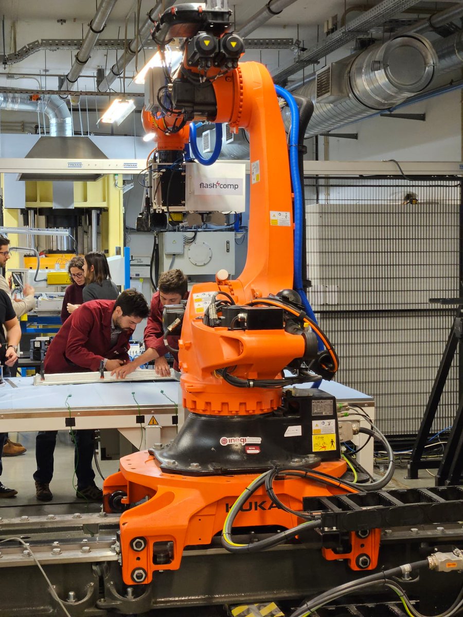 FLASH-COMP tweet media