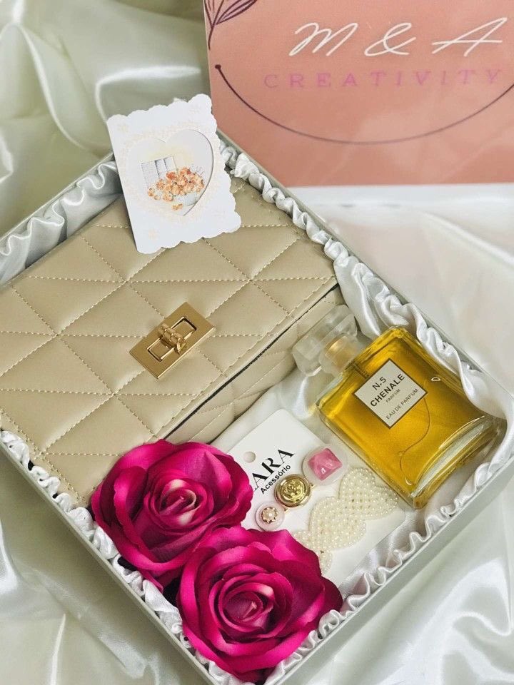 ليك حق انك تفرحي وليهو حق انو يفرحك والمنشن بجيب السعادة😁❤️