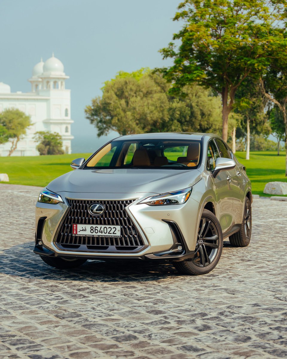 الفخامة، بتعريف جديد. تتيح لك إن إكس 350 تخصيص قيادتك مع تبني مستقبل أكثر استدامة. أسلوبك، رحلتك، تأثيرك.

Luxury, redefined. The NX 350 lets you personalize your drive while embracing a more sustainable future. Your style, your journey, your impact