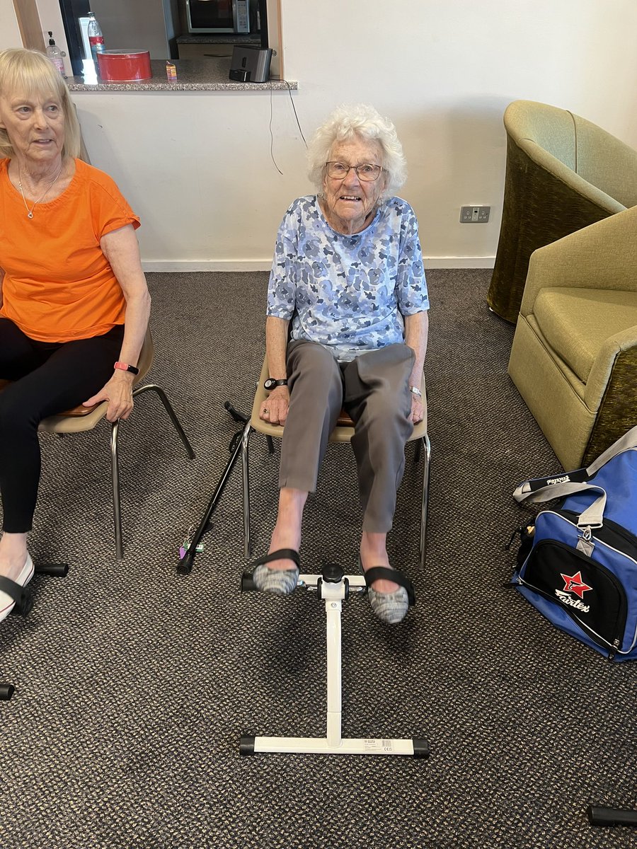 GorillaManFitn1's tweet image. Brenda joined us this morning at the keep fit class at Bower Court and she is a inspiration at 97 years old 💪🚴‍♀️ #ageisjustanumber #seatedfitness #seatedbike #seatedbikeride  #comnunityfitness