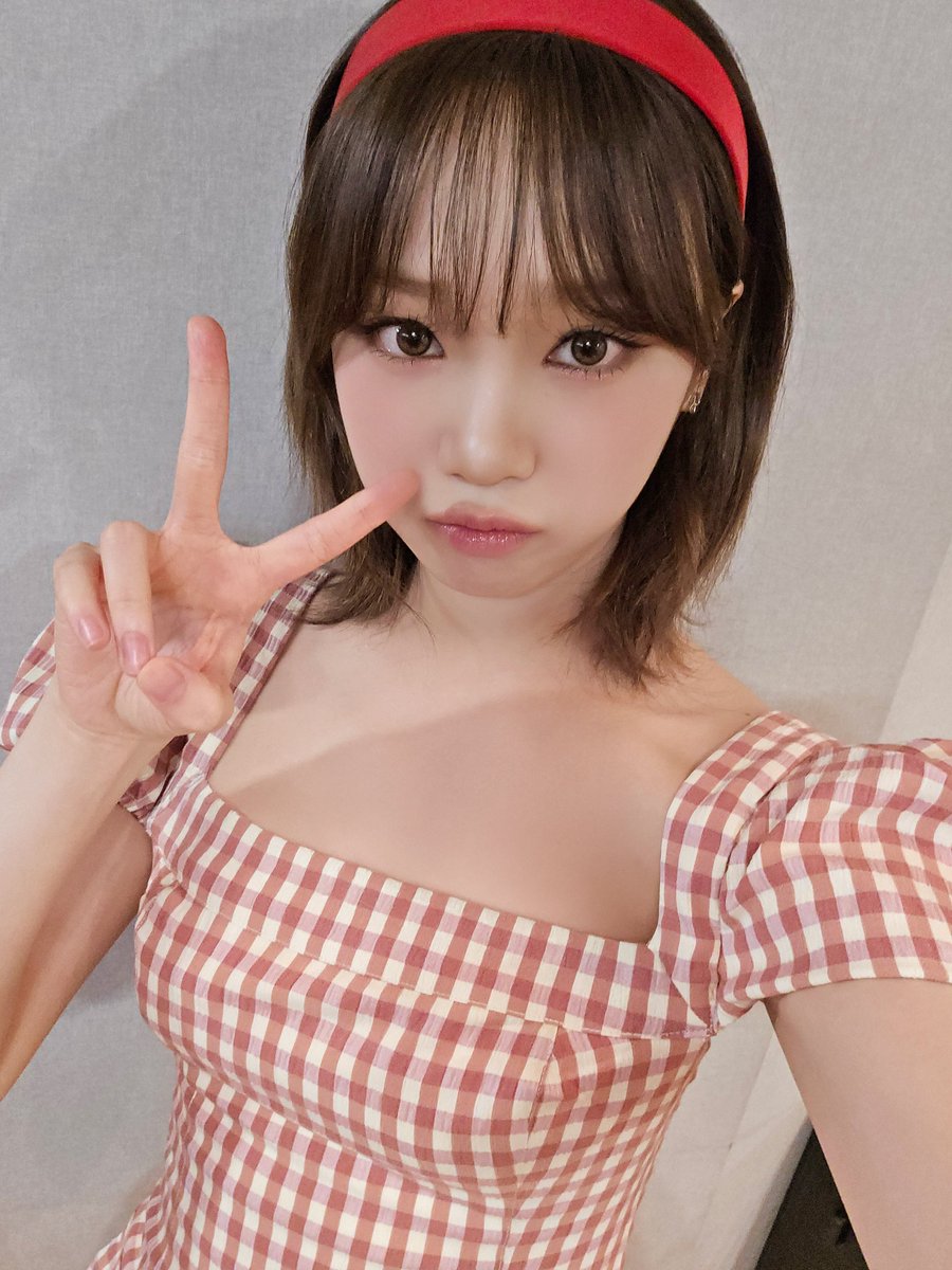 [#오늘의르세라핌]
250403 @ 엠카운트다운 (feat. 스페셜 MC)

#LE_SSERAFIM #르세라핌
#KIMCHAEWON #김채원