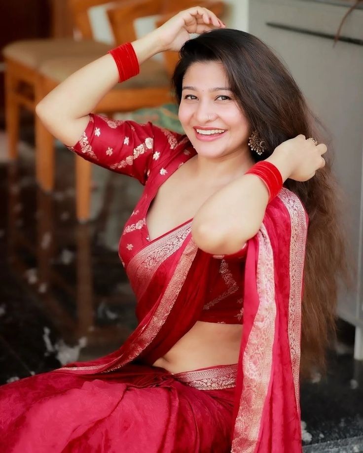 UrbanKingX89's tweet photo. तेरी नज़रों में जो कशिश है,
वो हर किसी के नसीब में नहीं।
तेरी मुस्कान में जो रौशनी है,
वो चाँद के करीब भी नहीं।
#UniqueBeauty #SmileMagic #ChandSiLadki
शुभ संध्या ❣️❣️❣️❣️ https://t.co/K38gnoLLyJ