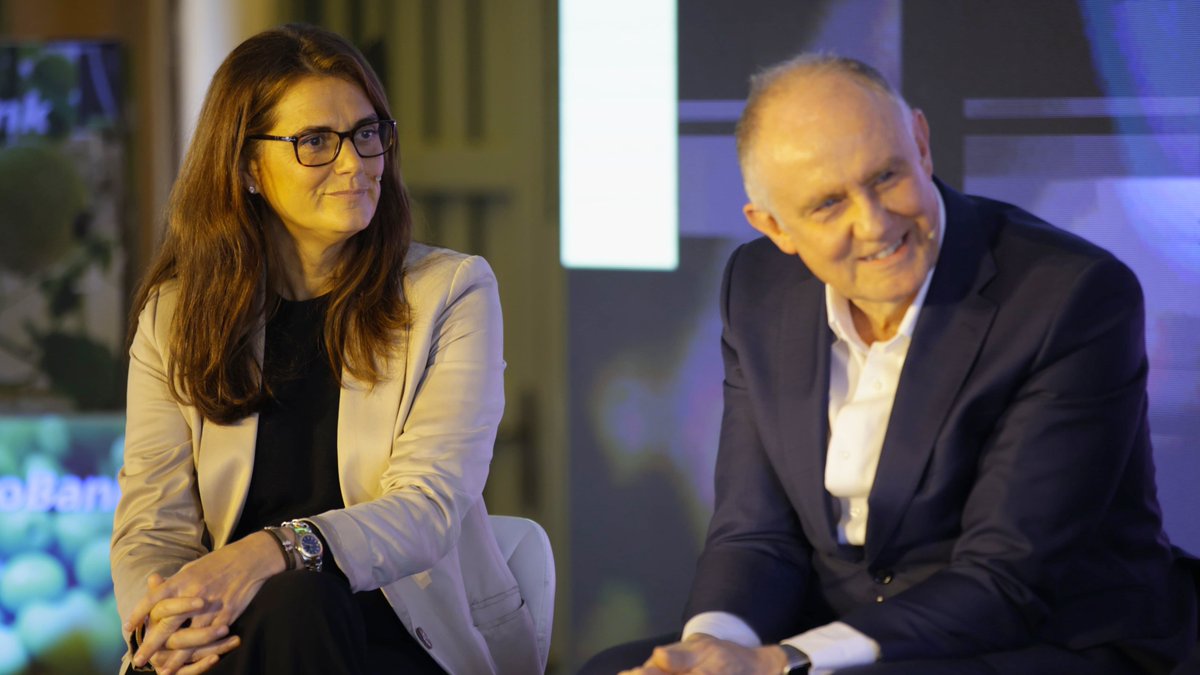 AgroBank_CABK's tweet photo. Mesa redonda sobre "Perspectivas y oportunidades del sector agrario español en el mercado internacional" con:
🔹Ángel Camacho (Grupo Ángel Camacho)
🔹Ana Cano (@Eurosemillas)
🔹Rafael Sánchez (@GrupoDcoop)
🔹Enrique de los Ríos (@unicagroup)

#JornadaAgroBank https://t.co/CSjTX8IQ7q