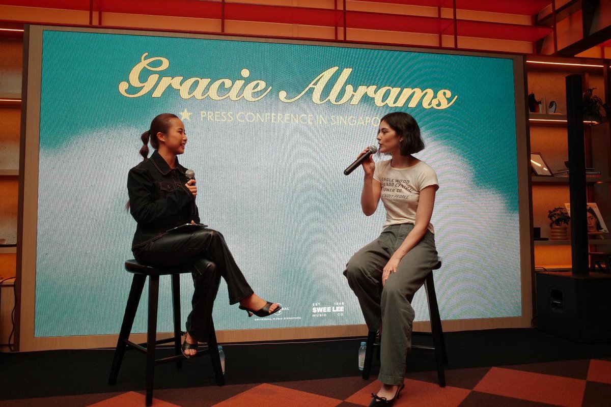 myxglobal's tweet photo. “You should be here… but you’re not..” 🎶
Well, good thing VJ @sammalvero is! Bringing you all the MYXclusive moments straight from @gracieabrams’ The Secret of Us Tour pre-concert fun in Singapore!
#ItsGracieDay #VJSamm #MYX https://t.co/WNjbCzpHFI