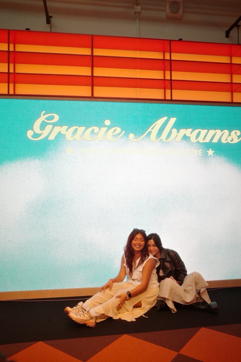 myxglobal's tweet photo. “You should be here… but you’re not..” 🎶
Well, good thing VJ @sammalvero is! Bringing you all the MYXclusive moments straight from @gracieabrams’ The Secret of Us Tour pre-concert fun in Singapore!
#ItsGracieDay #VJSamm #MYX https://t.co/WNjbCzpHFI