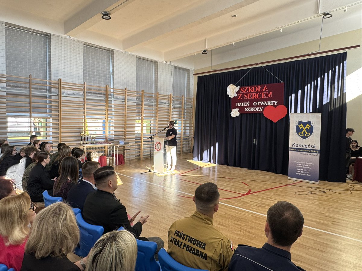 WCR_Tomaszow_M's tweet image. 👉🔹 0️⃣3️⃣.0️⃣4️⃣ br. w ZSP w Kamieńsku, odbyły się #DniOtwarte, podczas których przedstawiciele #WCRTomaszówMazowiecki prowadząc #MZR udzielali interesantom informacji dotyczących #OchotniczeFormySłużbyWojskowej oraz #UczelnieWojskowe .
📸#WCRTomaszówMazowiecki
@ZolnierzRP