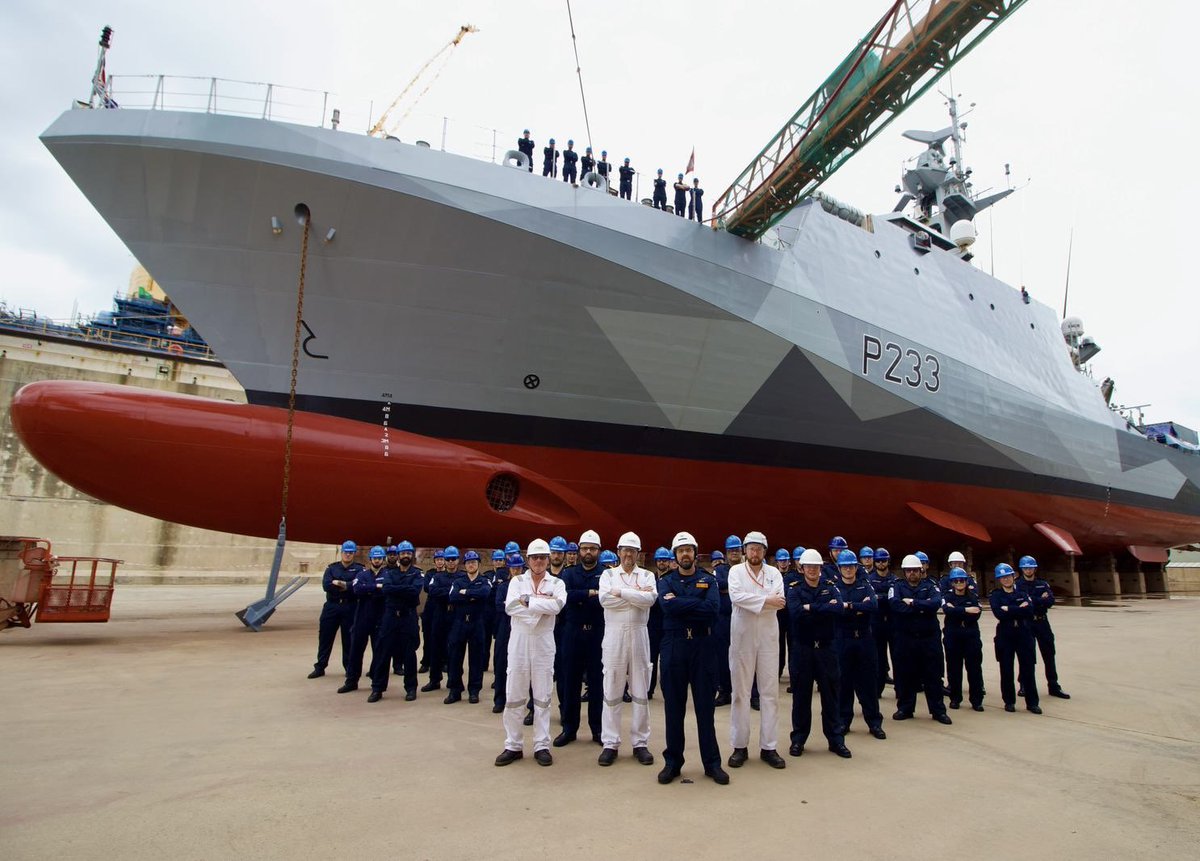 hms_tamar's tweet image. Team TAMAR below some fresh dazzle paint! The Ship is now afloat. Lots of hard work to get to this point and to be ready for operations. #ForwardDeployed