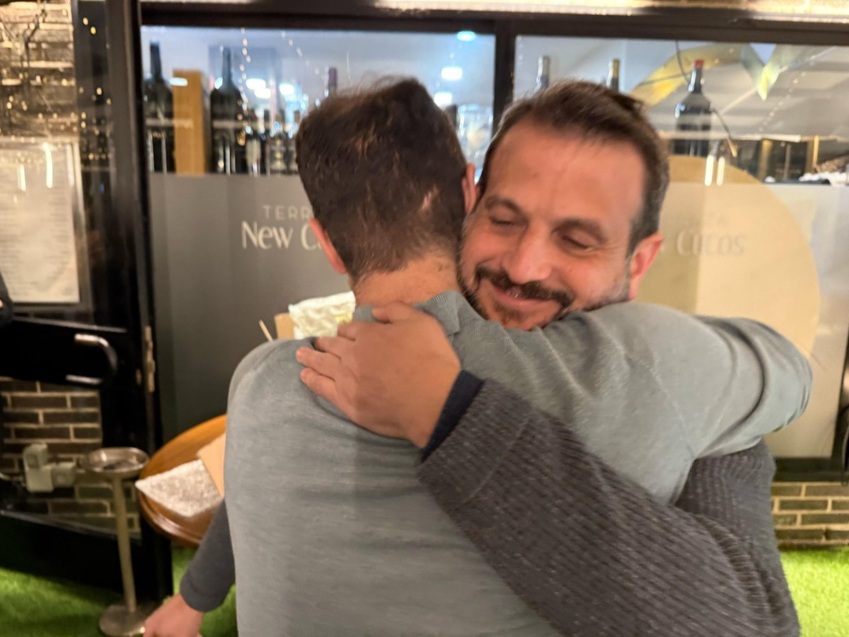 Juan Fernández-Miranda (@juanfmiranda) on Twitter photo Profundamente emocionado por el respaldo, reconocimiento y cariño de la redacción de ABC en unas cañas de despedida organizadas por <a href="/ChicoteLerena/">Javier Chicote Lerena 🗞️</a>. Gracias a todos por estos maravillosos años de periodismo aprendiendo en esa redacción, a la que llegue siendo un joven Profundamente emocionado por el respaldo, reconocimiento y cariño de la redacción de ABC en unas cañas de despedida organizadas por <a href="/ChicoteLerena/">Javier Chicote Lerena 🗞️</a>. Gracias a todos por estos maravillosos años de periodismo aprendiendo en esa redacción, a la que llegue siendo un joven