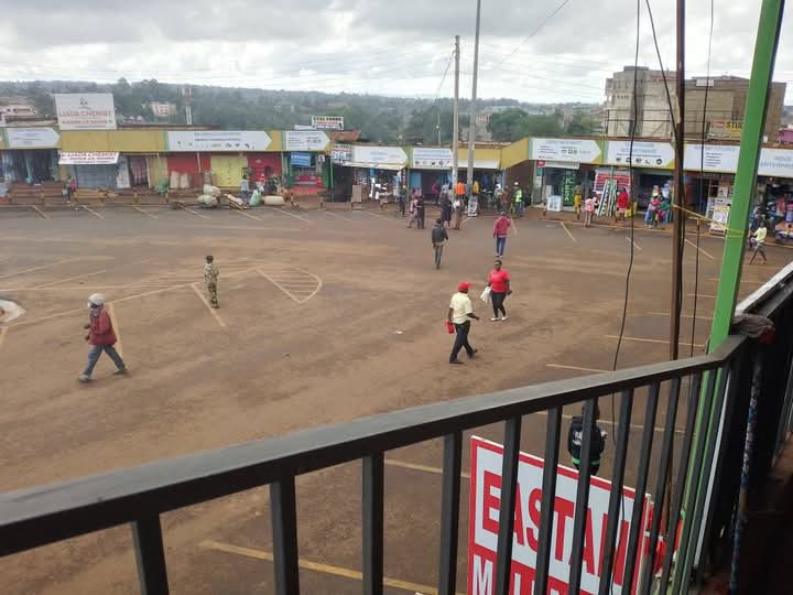 So hapa Embu Leo 👇🏽

Kuna stage ya Meru ilitengenezewa like 2 years ago it's been in use ever since, Sasa Leo koz president anakuja kesho, all matatus zimetolewa zikapelekwa ground ingne alafu traders wameambiwa wasifungue maduka Leo. The stage is currently being washed yani