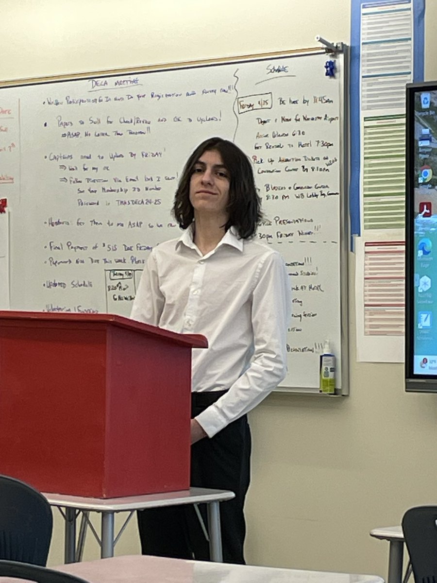 Coach10_'s tweet photo. Sports & Entertainment class finished 2nd block tremendously strong with Chris and Grace who both did an excellent job as well! The first 3 set the table, these two drove em home with their performances! #SeniorsFinishingStrong
#MakeItRelate
#MakeItRelevant https://t.co/6gHSbSrT05