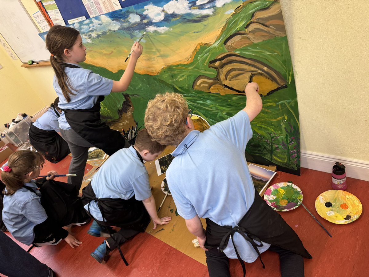 In November our Senior pupils engaged in a series of workshops with Sliabh Beagh Arts to create a 3D wall hanging on the theme of ‘Our Locality’ using a variety of materials. We are so excited to be receiving the final product very soon 🦊