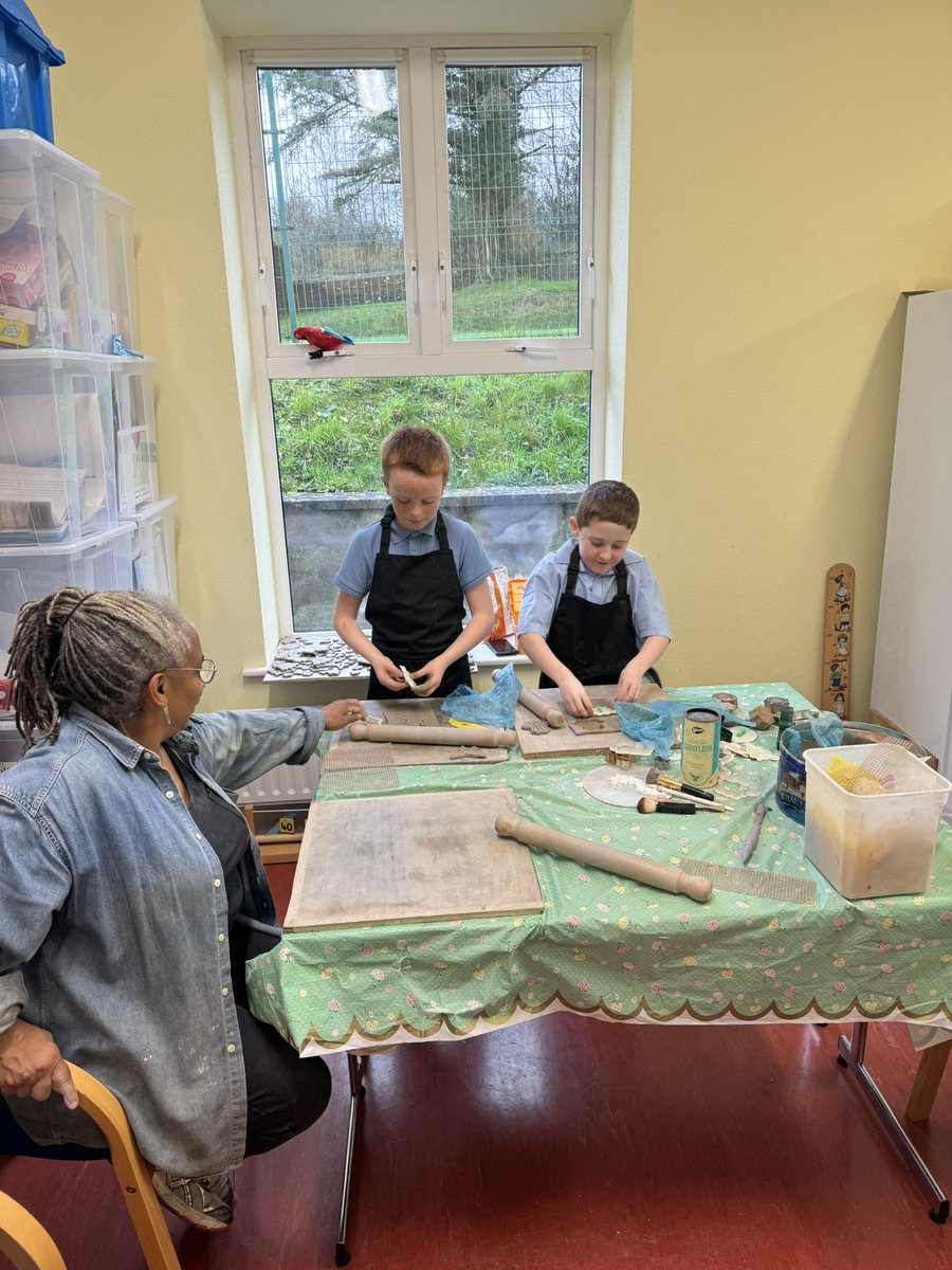 In November our Senior pupils engaged in a series of workshops with Sliabh Beagh Arts to create a 3D wall hanging on the theme of ‘Our Locality’ using a variety of materials. We are so excited to be receiving the final product very soon 🦊