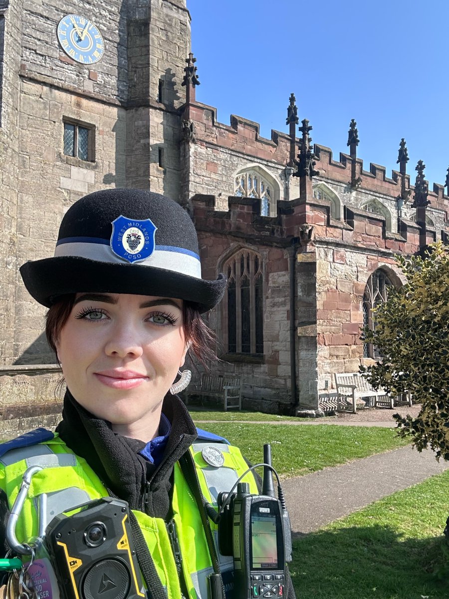 What a beautiful day for a foot patrol around #knowle. It was lovey to have a chat with the people inside Knowle Parish Church this morning, a group of volunteers who clean the Church once a month, Keep up the amazing work! #rurals #footpatrol #sunshine