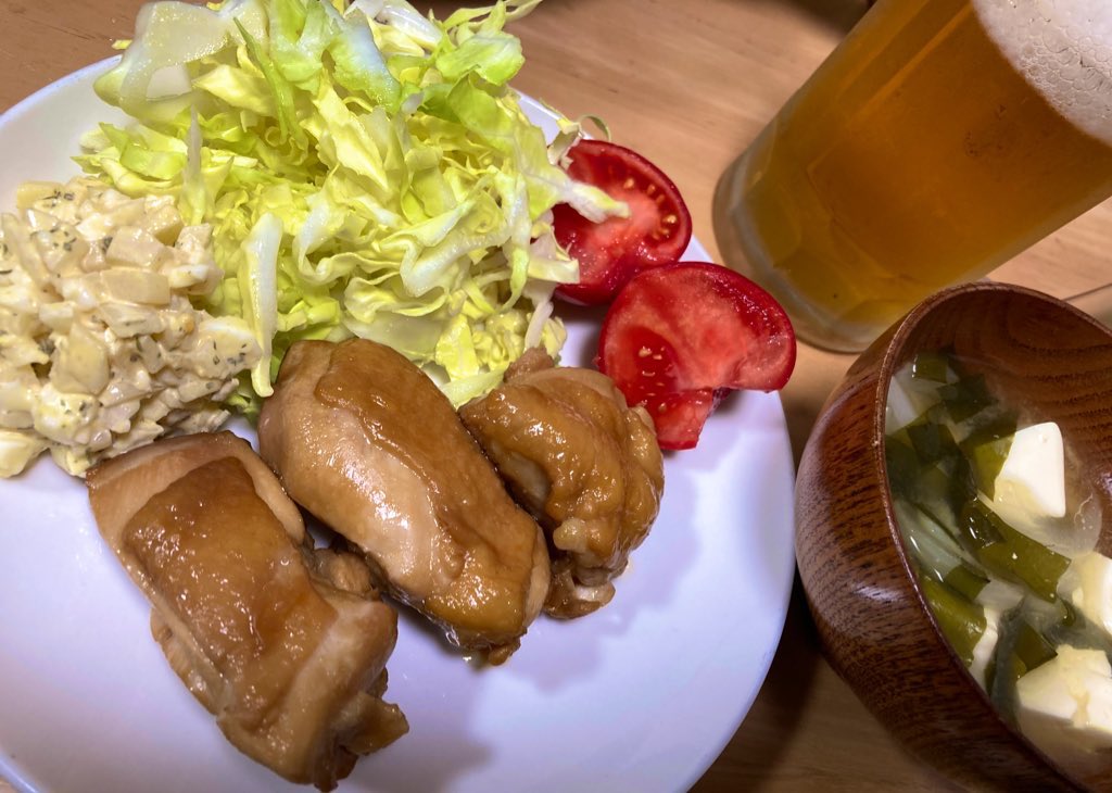 煮るチキン南蛮🍗

自家製のタルタルソースは、大根の酢漬け、沢庵、新玉ねぎ、ゆで卵で。

今日はこれが精一杯っ😇

本日もお疲れ様でしたー♡