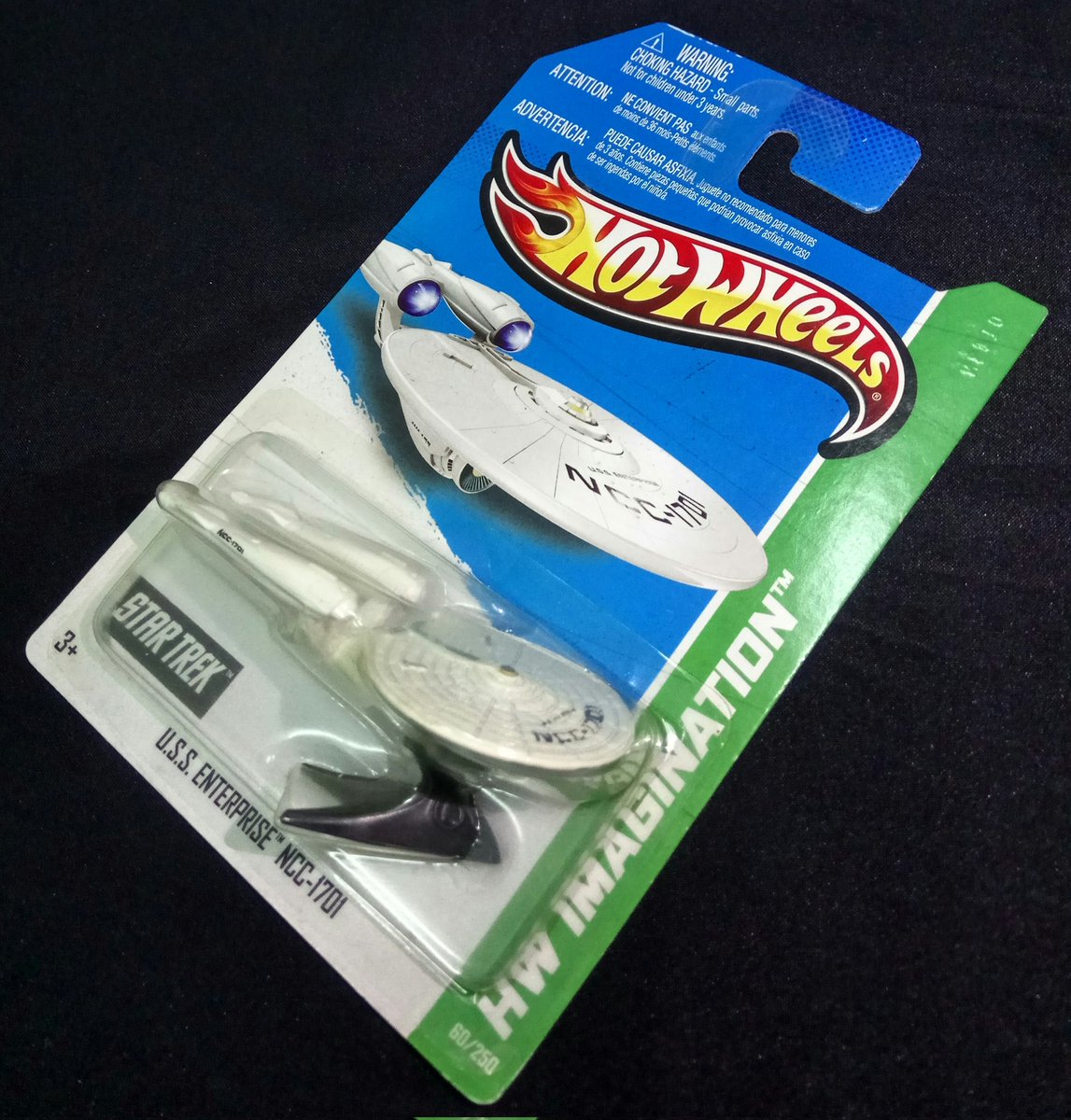 Hot Wheels - Star Trek USS Enterprise [NCC-1701].

Pesawat milik Federation yang muncul di:
- serial televisi "Star Trek" (1966-1969).
- film "Star Trek: The Motion Picture" (1979).
- film "Star Trek" (2009).

Produksi tahun 2013.

Rp50.000.