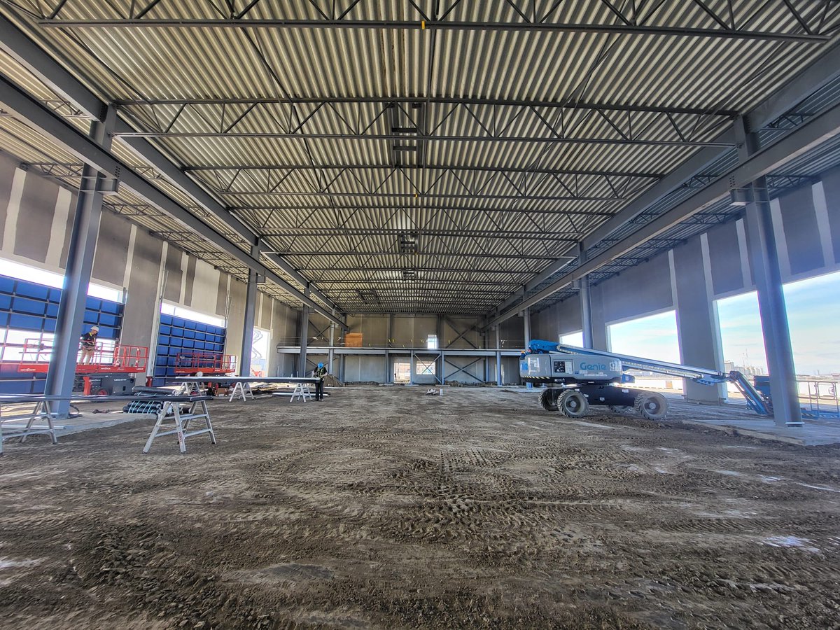 WestcoLtd's tweet image. Things are &quot;paneling&quot; out nicely at the Chinook Equipment project! Crews are installing IMPs to close in the structure — boosting durability and energy efficiency. Exciting to see this design-build take shape! 👷‍♂️🏗️ #WestcoConstruction #ChinookEquipment #BuildProgress