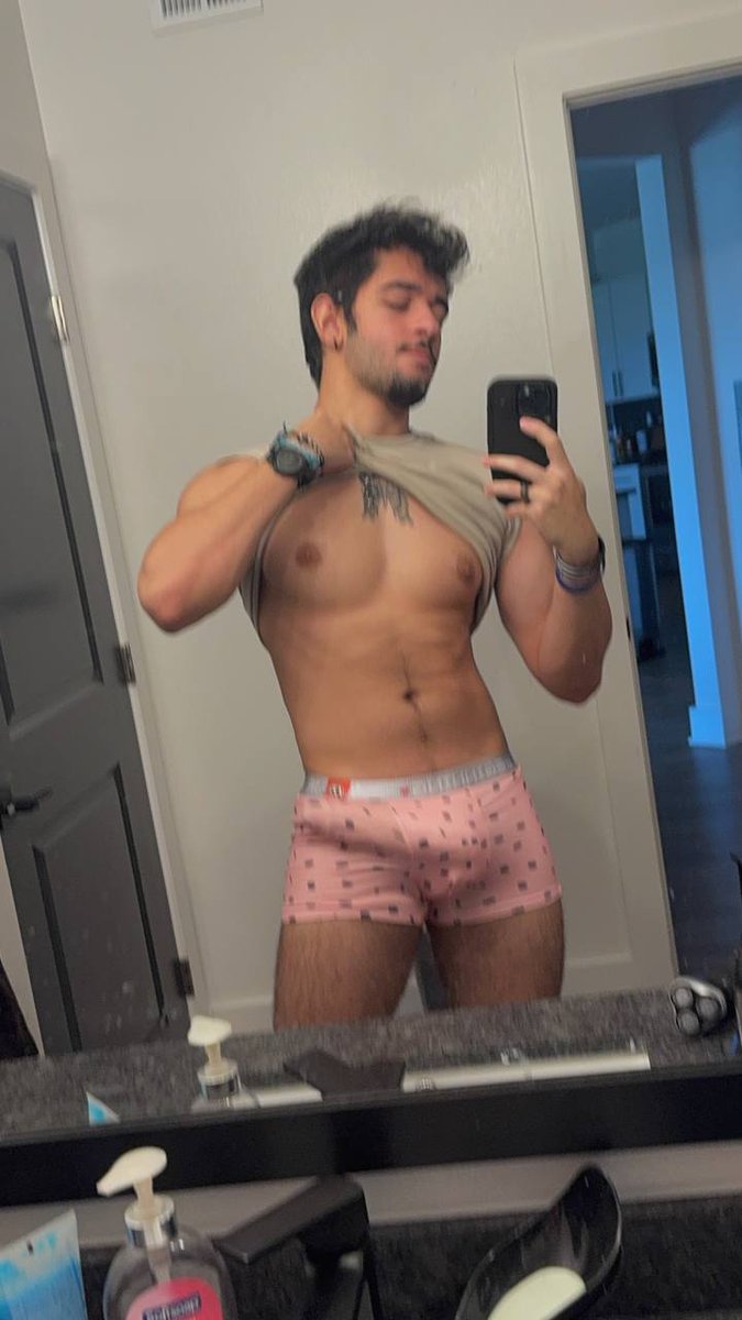 sending pics 🍭 to everyone who says ‘hi’