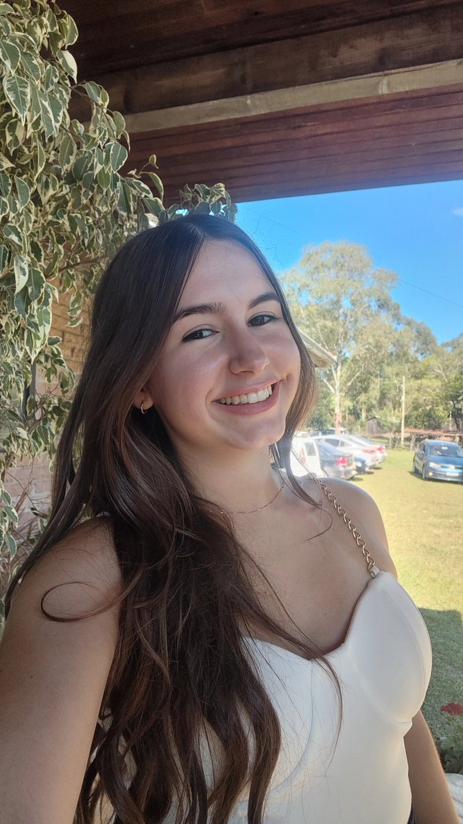 Alguém consegue editar essa foto? Deixar ela com menos claridade