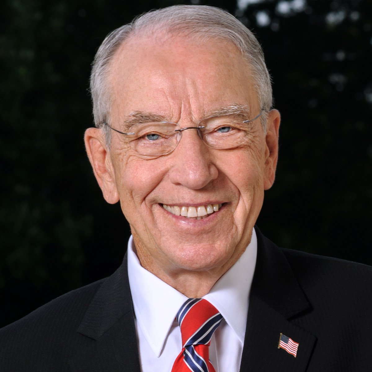 anyonewantchips's tweet image. Republican Senator Chuck Grassley &amp;amp; Democrat Senator Maria Cantwell introduce a bill that would require Congressional approval for all new tariffs. Now we’re talking.
