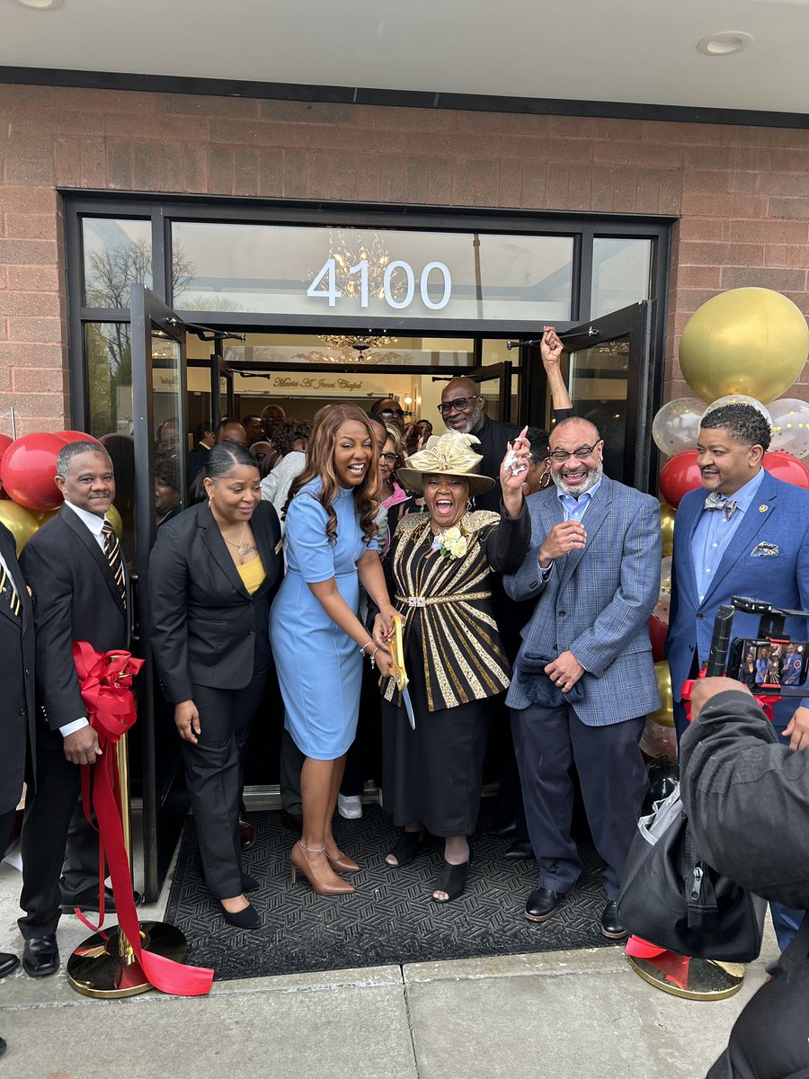 Today we cut the ribbon at Ozella J. Foster Funeral Services, the first new business to open on MLK Blvd. in 20 years with the support of a grant from @developstlouis and the North City Grant Program. This is how we build a brighter future for our city! #StrongerSTL