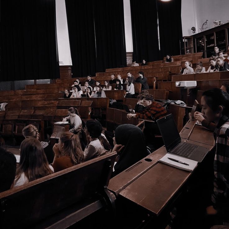 story post|

пригласив Ксавье на лекцию, Леншерр не думал, что она затянется.  наконец, когда профессор закончил выступление и все студенты, а Чарльз и Эрик вместе с ними, вышли из аудитории, уже смеркалось. выйдя на улицу, Леншерр сделал шаг в сторону, чтобы не загораживать ↓