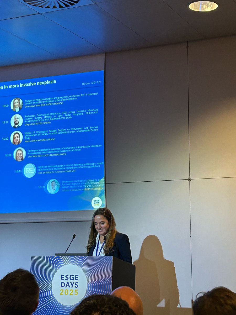 Gastrointestinal and Pancreatic Oncology Team (@ogipclinic) on Twitter photo Dr. <a href="/merydacaalvarez/">Maria Daca Alvarez</a> presents on #ESGEDays the Impacts of Oncological Salvage Surgery in pT1 Locally Resected #ColorectalCancer
❗️Doesn't improve progression-free survival or cancer-specific mortality
❗️Reduces recurrence (mainly endoluminal)
❗️Major benefits: high-risk patients Dr. <a href="/merydacaalvarez/">Maria Daca Alvarez</a> presents on #ESGEDays the Impacts of Oncological Salvage Surgery in pT1 Locally Resected #ColorectalCancer
❗️Doesn't improve progression-free survival or cancer-specific mortality
❗️Reduces recurrence (mainly endoluminal)
❗️Major benefits: high-risk patients